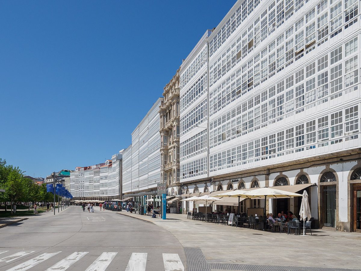 Galerías acristaladas de la Avenida da Mariña, en A Coruña